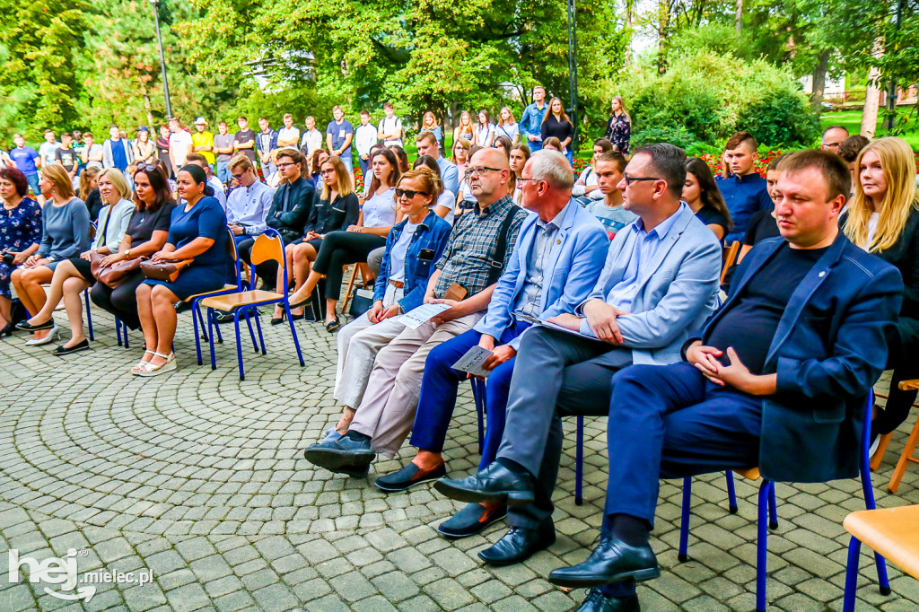 Narodowe Czytanie uczniów II LO