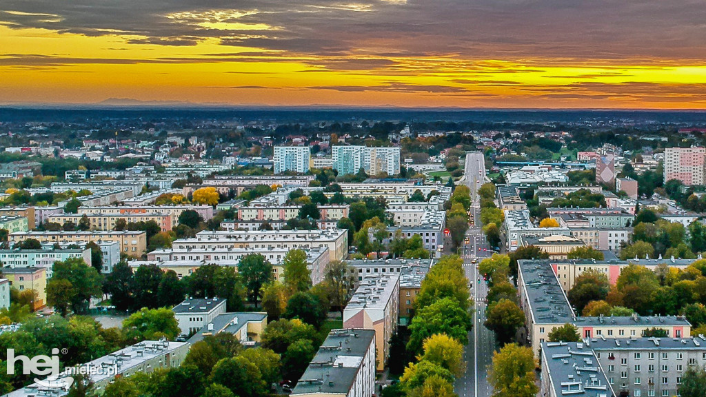 Mielec o zachodzie słońca z widocznymi Tatrami