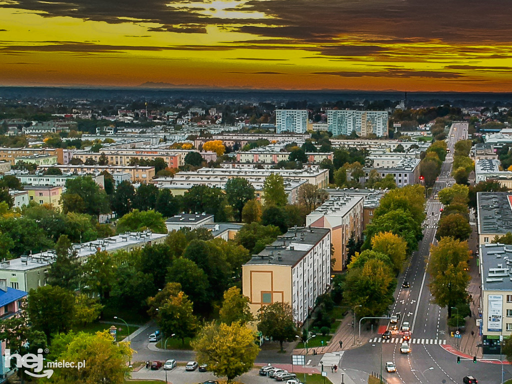 Mielec o zachodzie słońca z widocznymi Tatrami