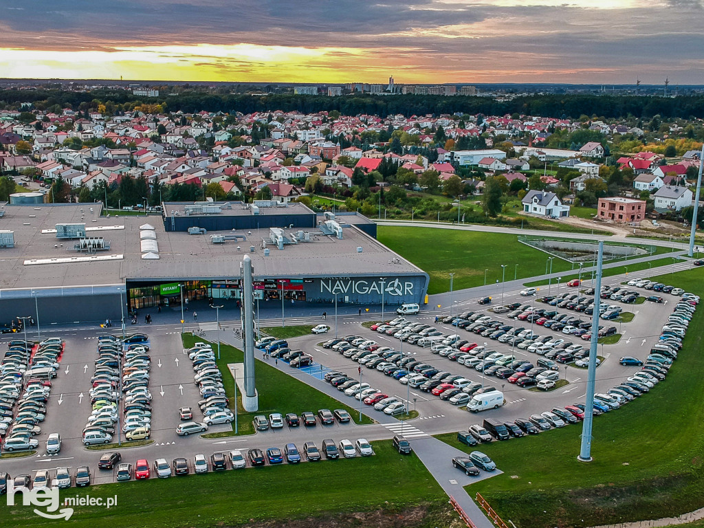 Mielec o zachodzie słońca z widocznymi Tatrami