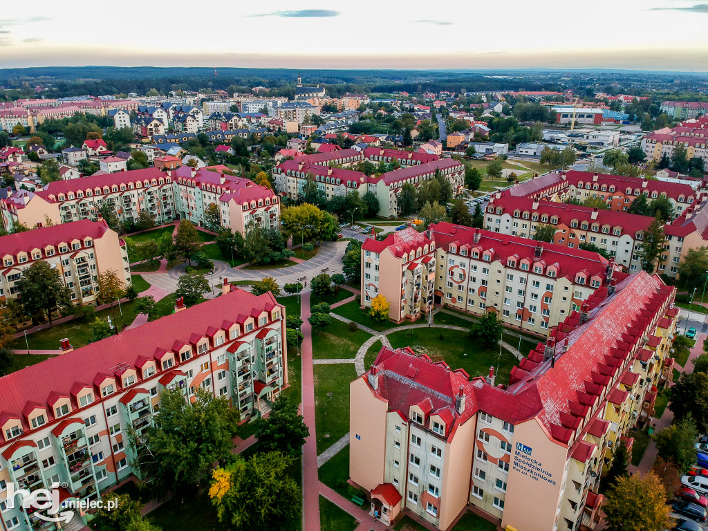 Mielec o zachodzie słońca z widocznymi Tatrami