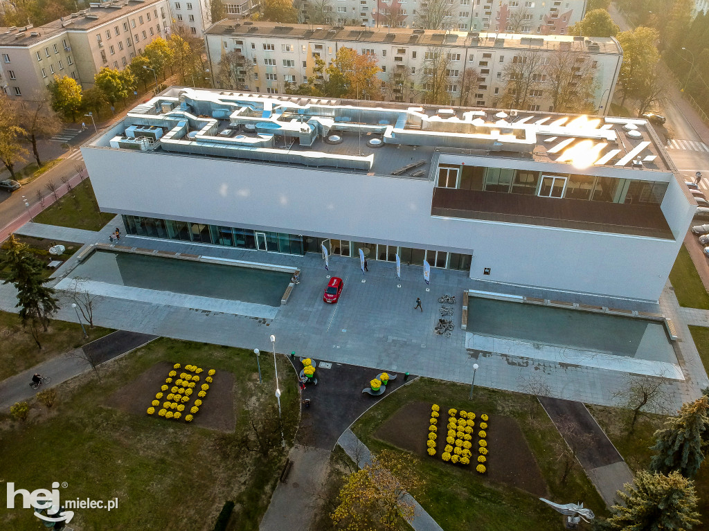 NOWA Miejska Biblioteka Publiczna w Mielcu [DRON]