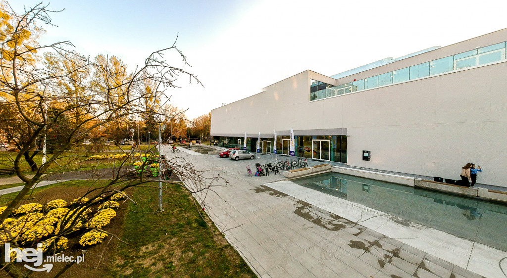 NOWA Miejska Biblioteka Publiczna w Mielcu [DRON]