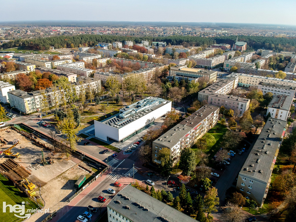 NOWA Miejska Biblioteka Publiczna w Mielcu [DRON]