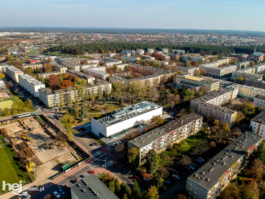 NOWA Miejska Biblioteka Publiczna w Mielcu [DRON]