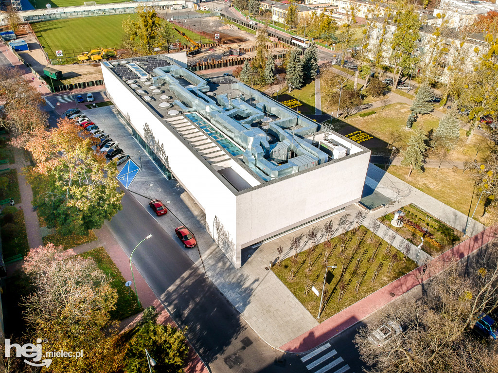 NOWA Miejska Biblioteka Publiczna w Mielcu [DRON]