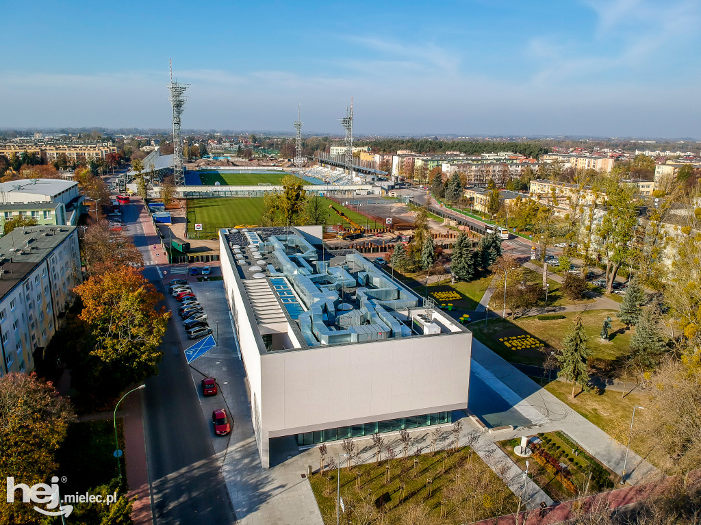 NOWA Miejska Biblioteka Publiczna w Mielcu [DRON]