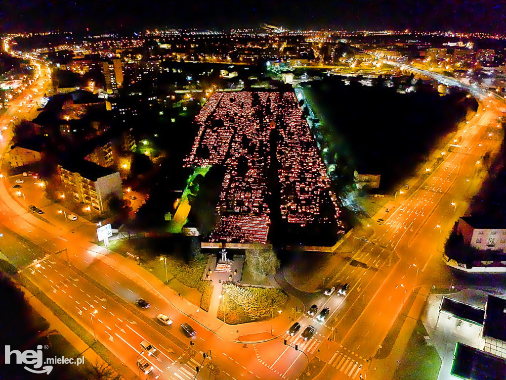 Wszystkich Świętych: cmentarze nocą
