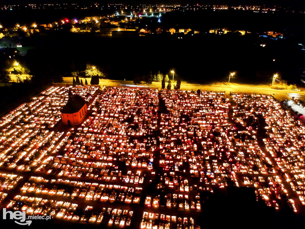 Wszystkich Świętych: cmentarze nocą