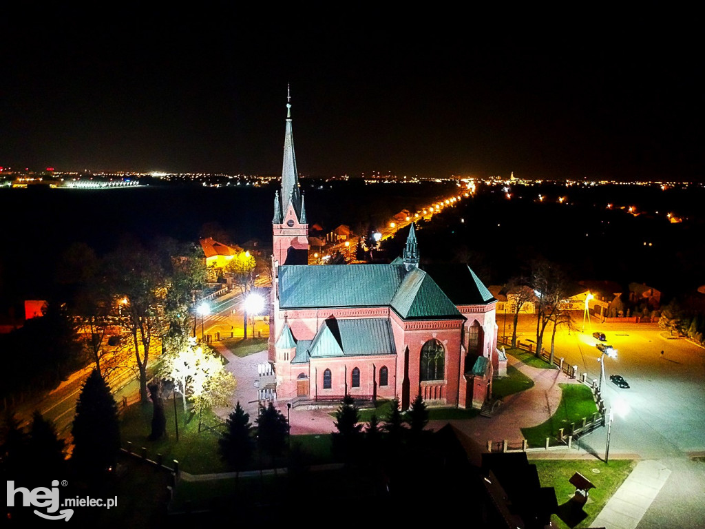 Wszystkich Świętych: cmentarze nocą