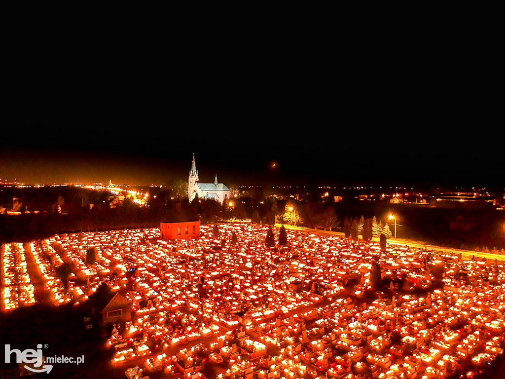 Wszystkich Świętych: cmentarze nocą