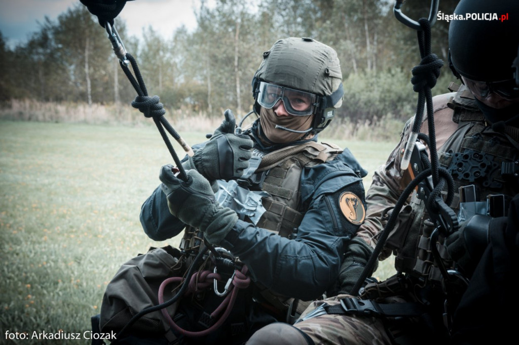 Polskie służby szkolą się na mieleckich Black Hawkach
