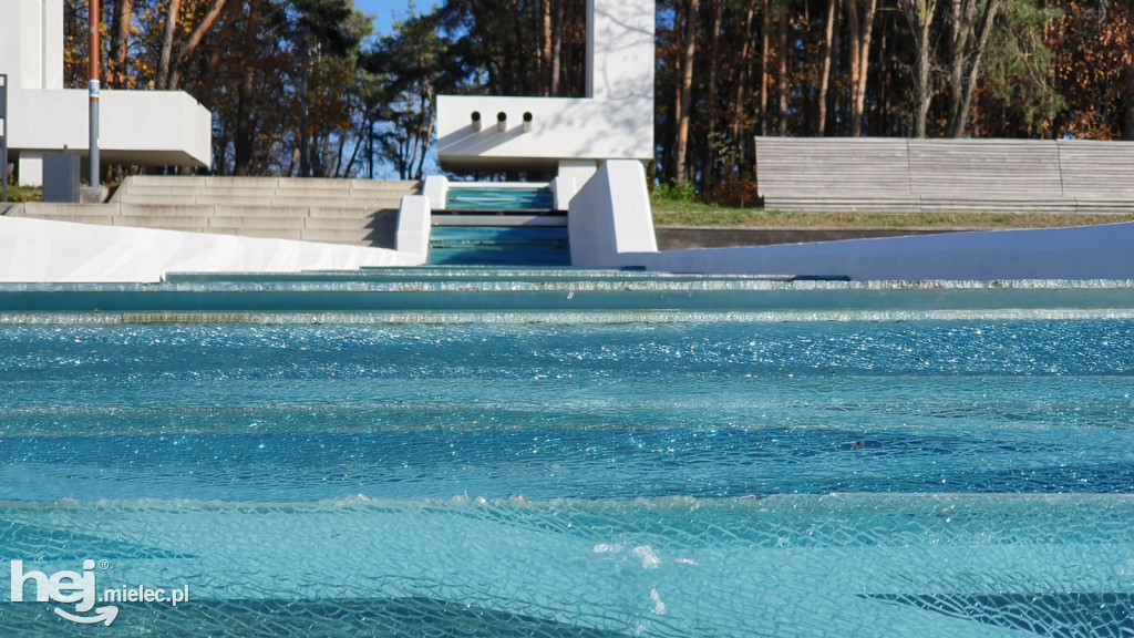 Sztuczny strumyk po remoncie, a kilkadziesiąt paneli nadal uszkodzonych