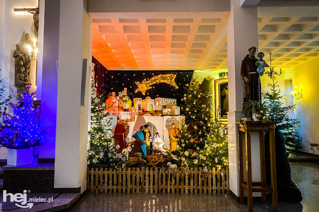 Żłóbki w mieleckich parafiach. Boże Narodzenie 2019