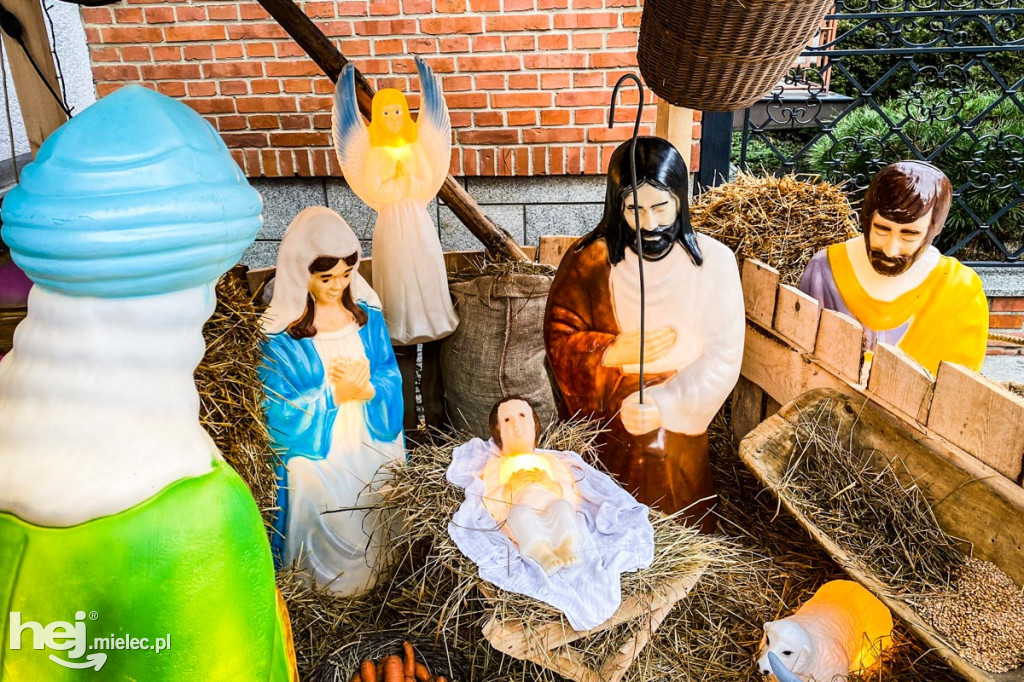 Żłóbki w mieleckich parafiach. Boże Narodzenie 2019