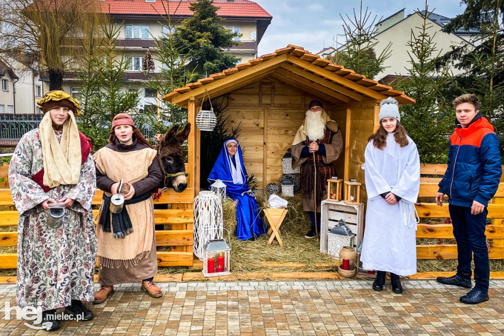 Żłóbki w mieleckich parafiach. Boże Narodzenie 2019