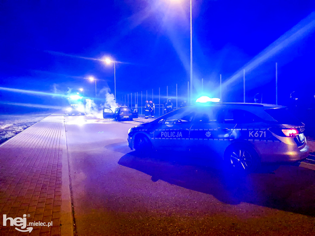 Pożar samochodu przy stadionie Smoczanki