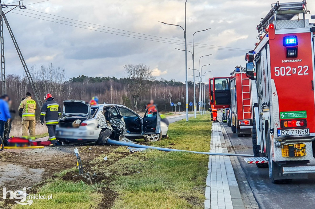 Alfa romeo rozbiła się na latarni