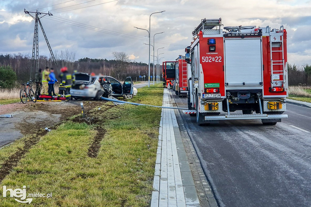 Alfa romeo rozbiła się na latarni