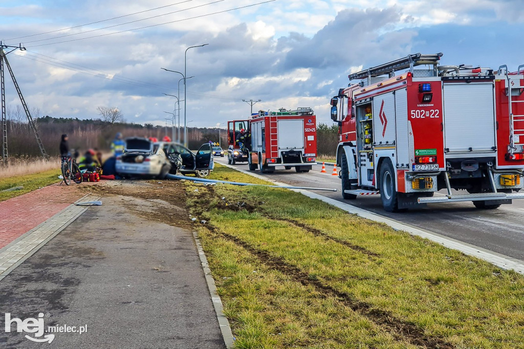 Alfa romeo rozbiła się na latarni