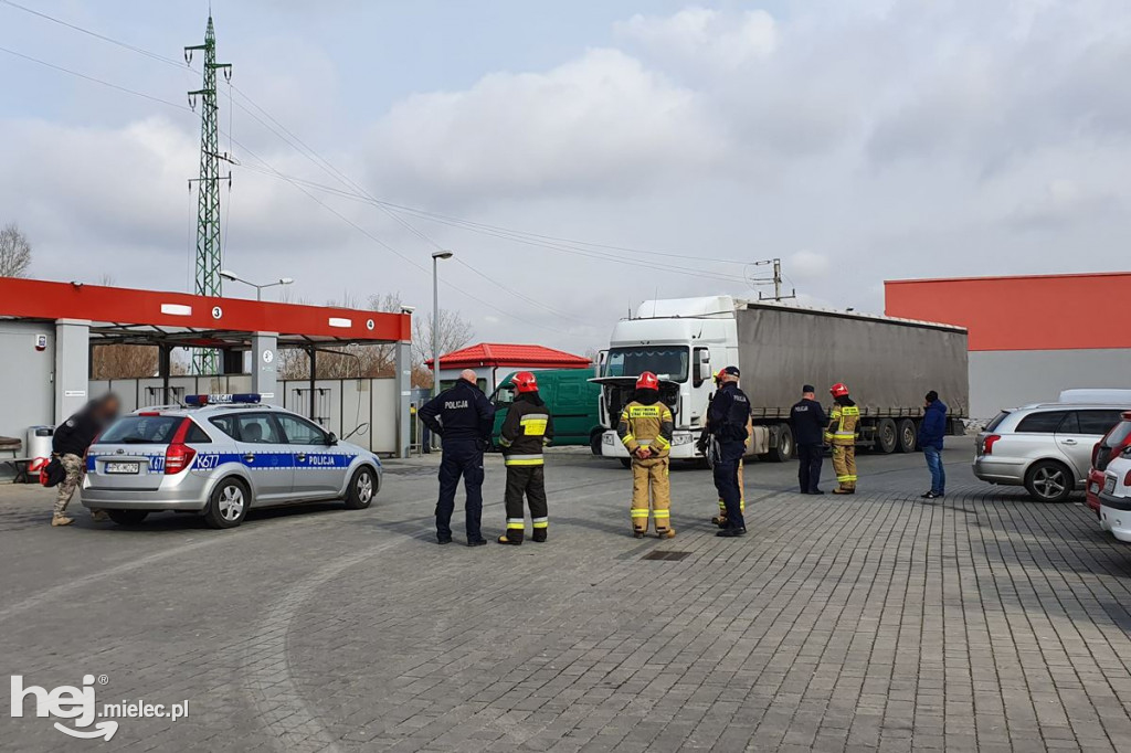 Policja sprawdzała ciężarówkę. Bomby nie było