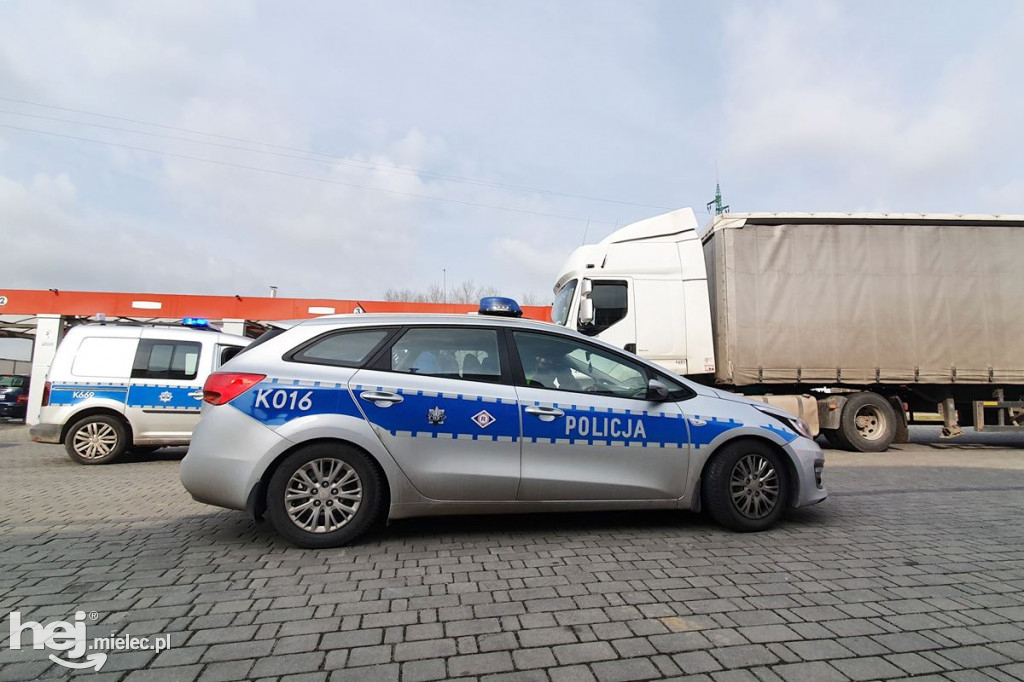 Policja sprawdzała ciężarówkę. Bomby nie było