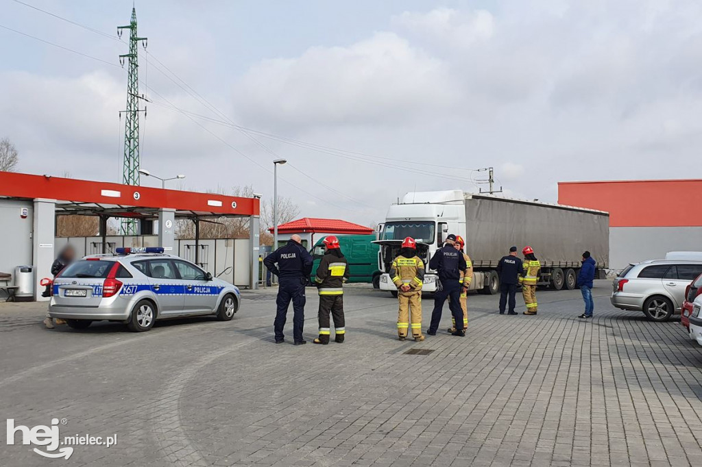 Policja sprawdzała ciężarówkę. Bomby nie było