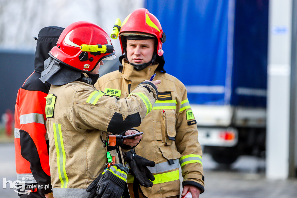 Policja sprawdzała ciężarówkę. Bomby nie było