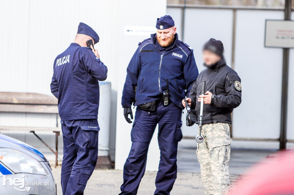 Policja sprawdzała ciężarówkę. Bomby nie było