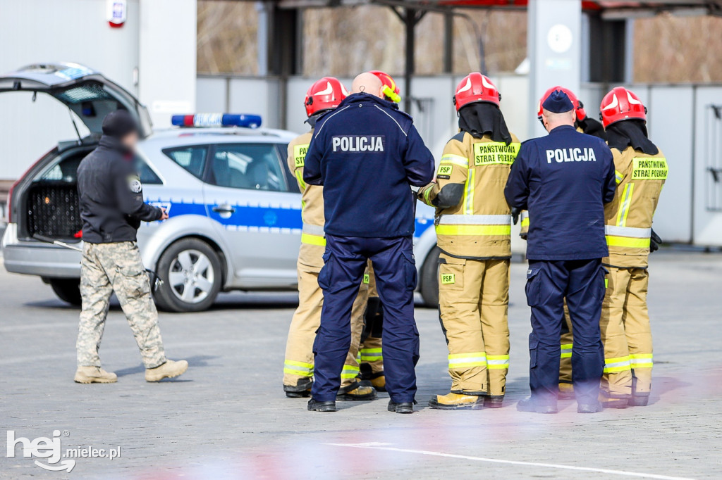 Policja sprawdzała ciężarówkę. Bomby nie było