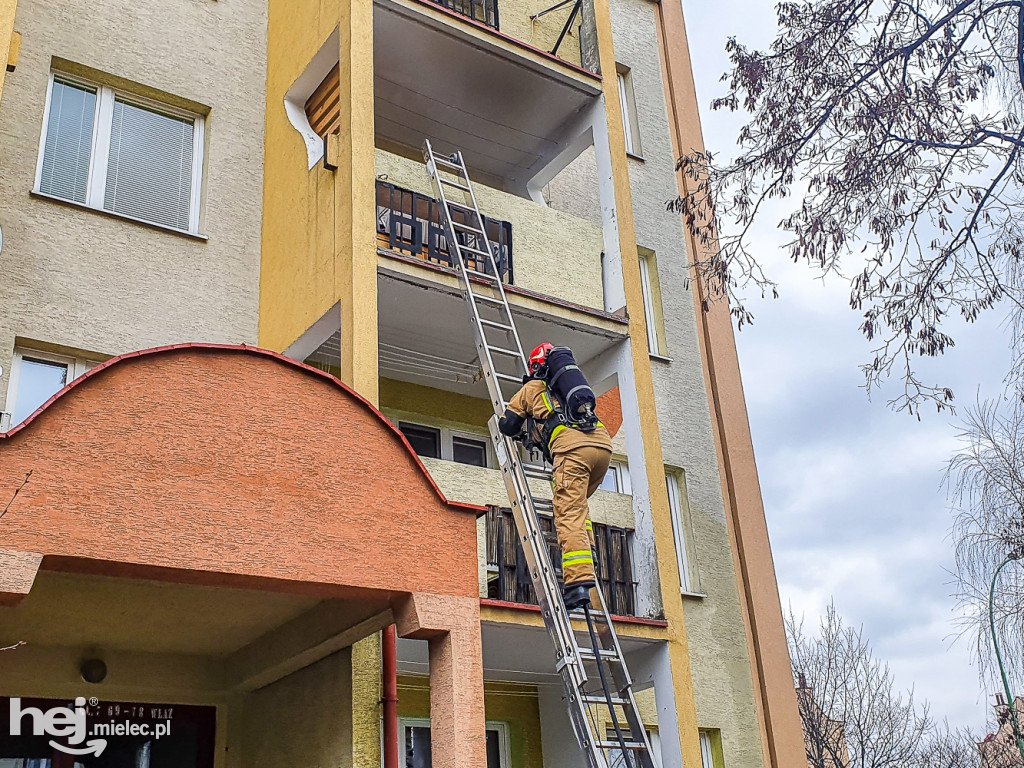 Pożar w bloku przy Warneńczyka