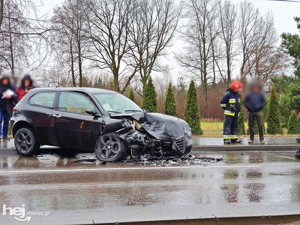 Czołowe zderzenie na Osiedlu Mościska