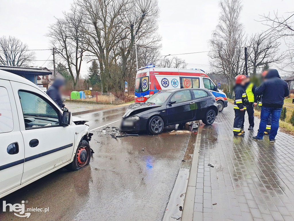 Czołowe zderzenie na Osiedlu Mościska