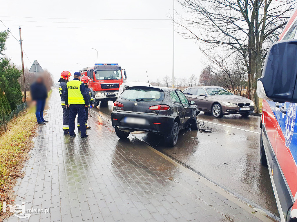 Czołowe zderzenie na Osiedlu Mościska