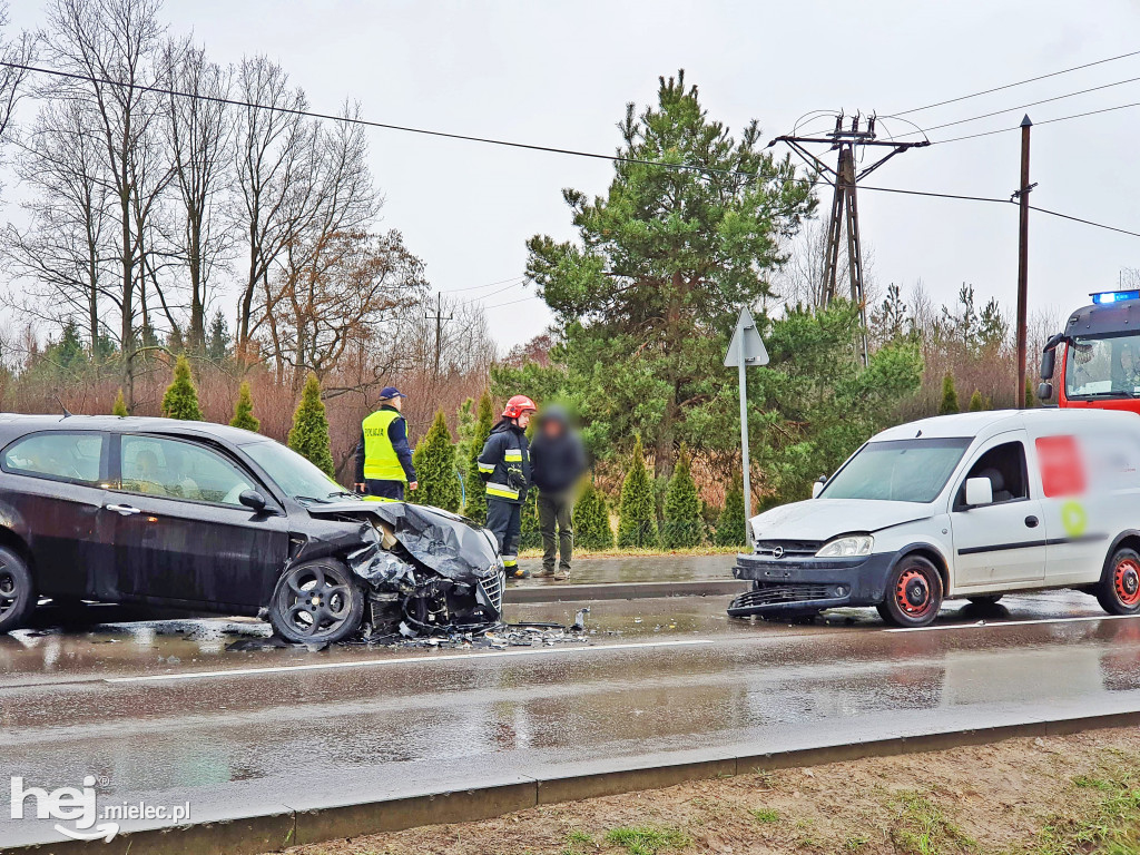 Czołowe zderzenie na Osiedlu Mościska