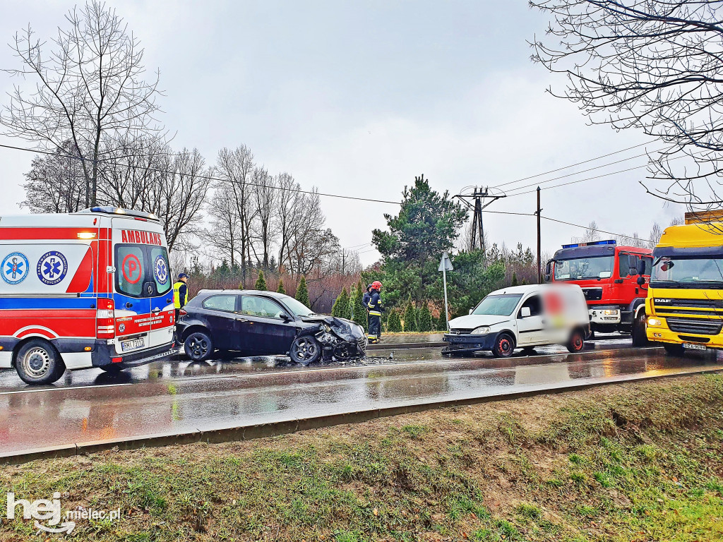 Czołowe zderzenie na Osiedlu Mościska