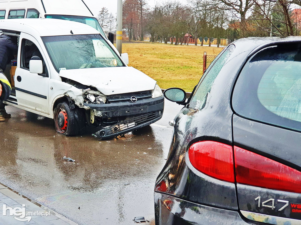 Czołowe zderzenie na Osiedlu Mościska