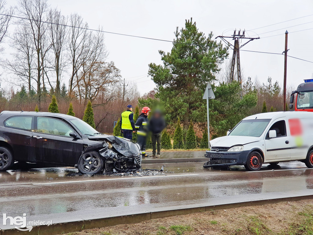 Czołowe zderzenie na Osiedlu Mościska