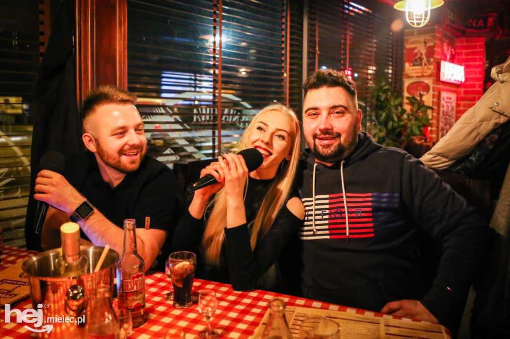 Karaoke w Warce w nastroju Dnia Kobiet
