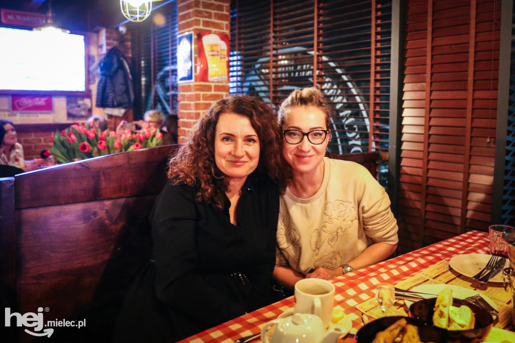 Karaoke w Warce w nastroju Dnia Kobiet