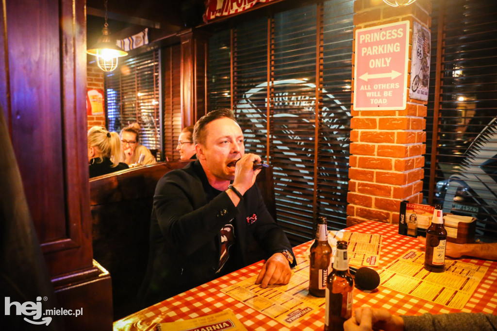 Karaoke w Warce w nastroju Dnia Kobiet