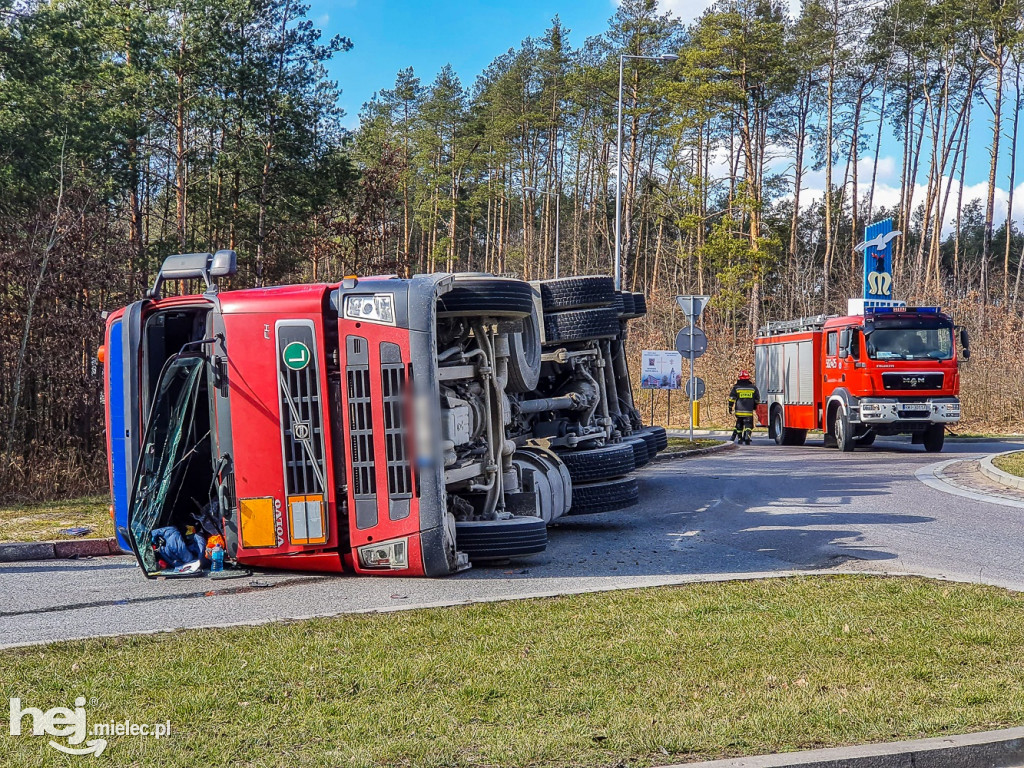 Wypadek cysterny na obwodnicy Mielca