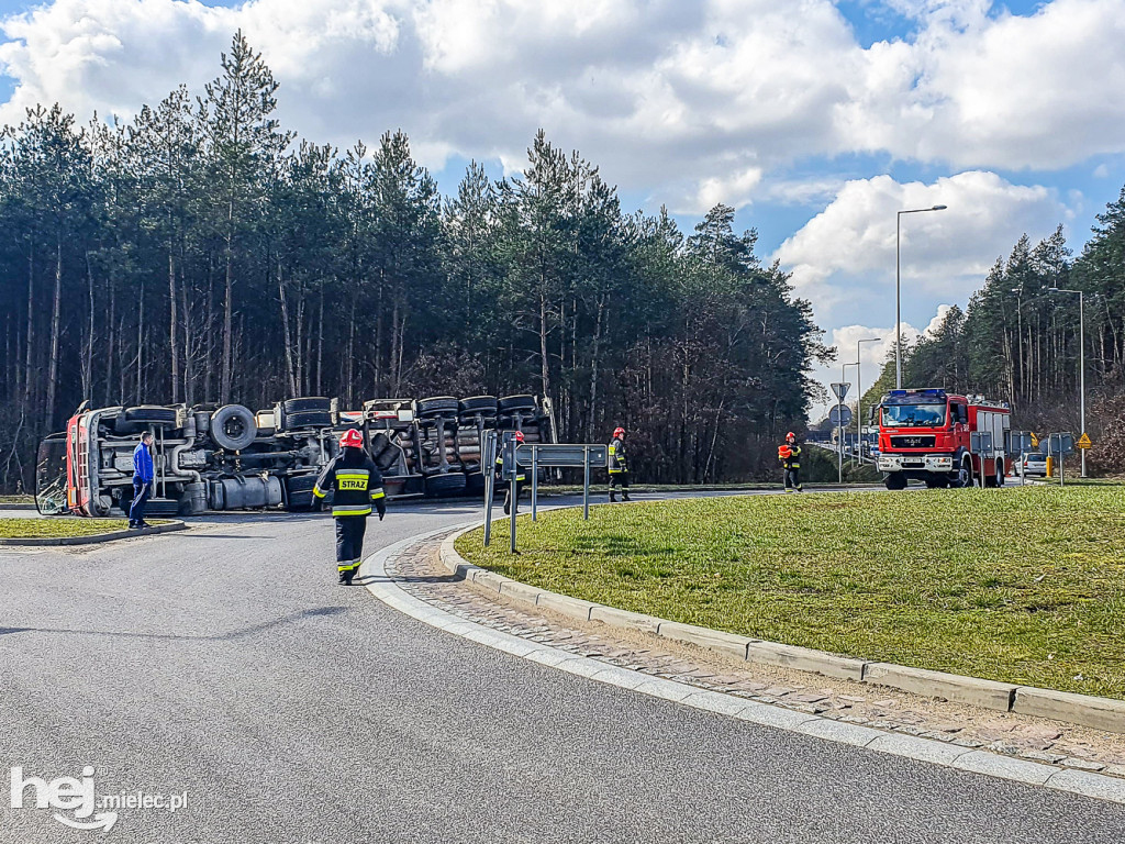 Wypadek cysterny na obwodnicy Mielca