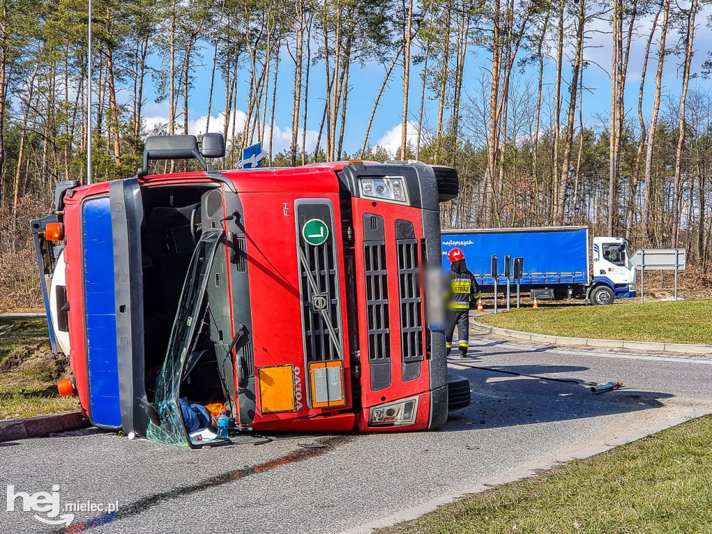 Wypadek cysterny na obwodnicy Mielca