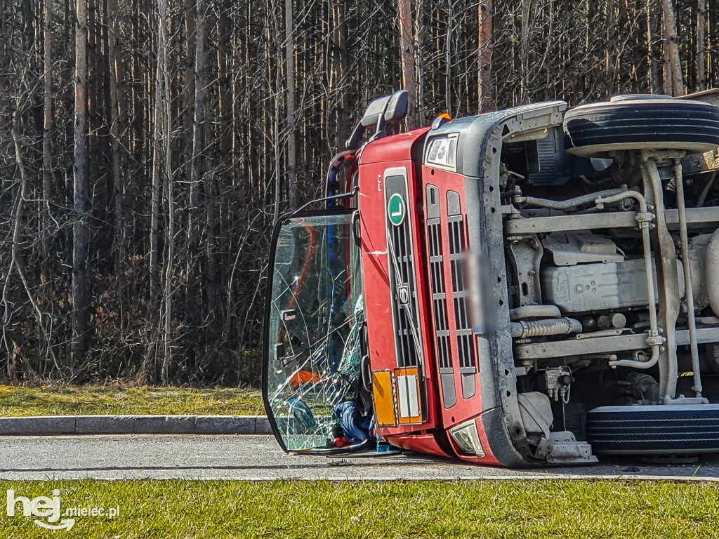 Wypadek cysterny na obwodnicy Mielca