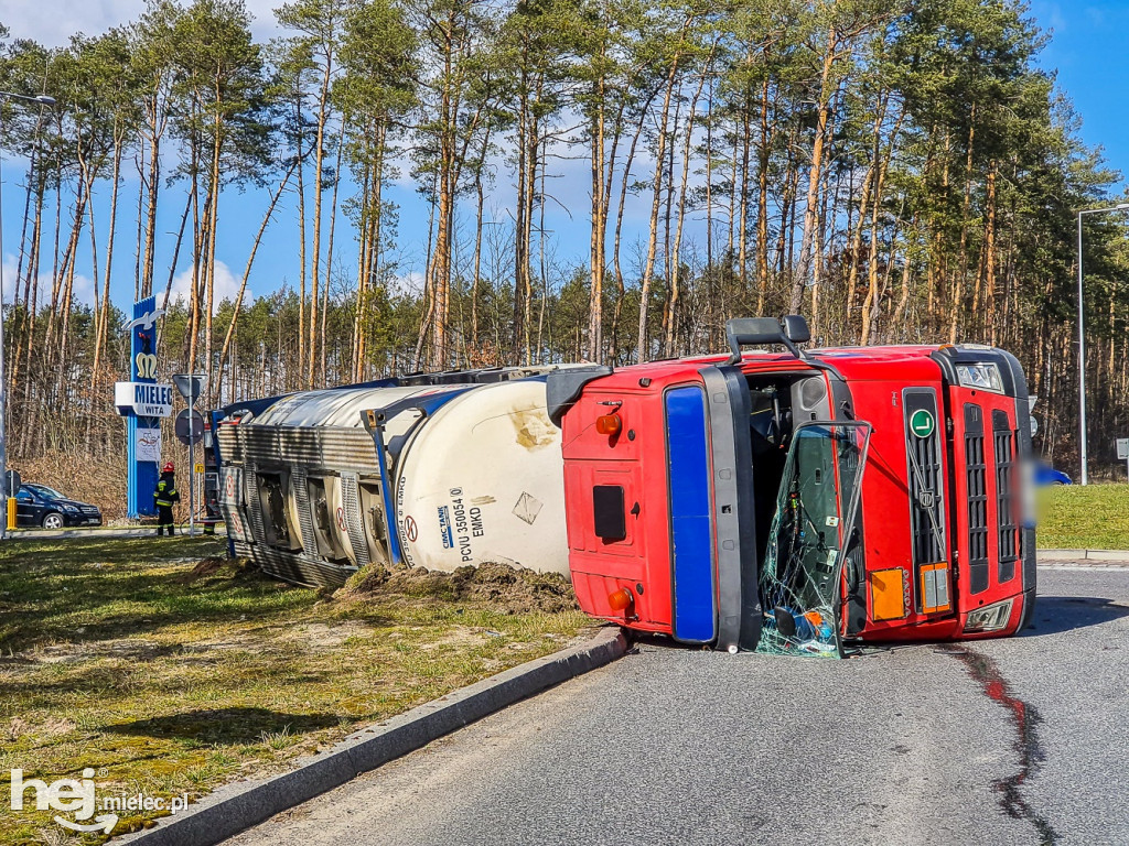 Wypadek cysterny na obwodnicy Mielca