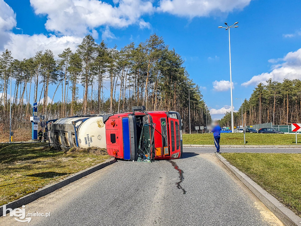 Wypadek cysterny na obwodnicy Mielca