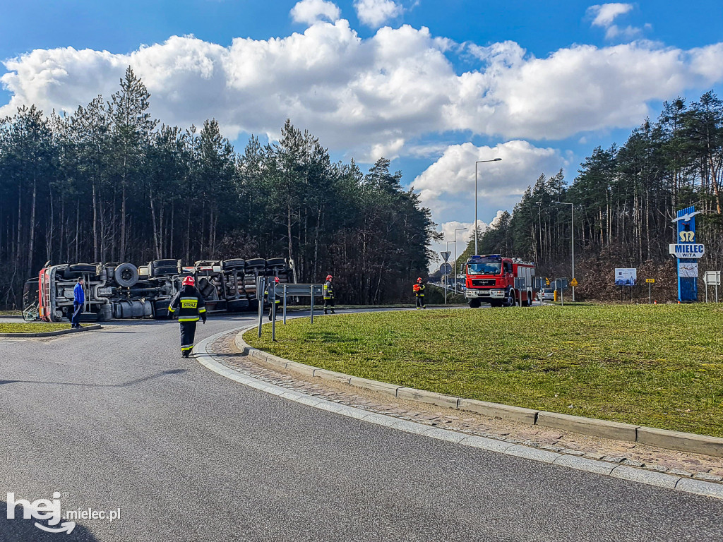 Wypadek cysterny na obwodnicy Mielca