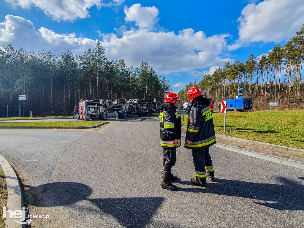 Wypadek cysterny na obwodnicy Mielca