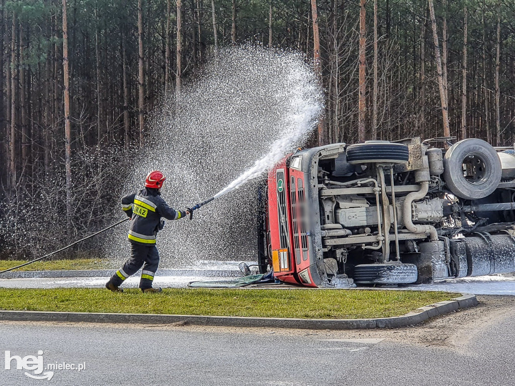 Wypadek cysterny na obwodnicy Mielca